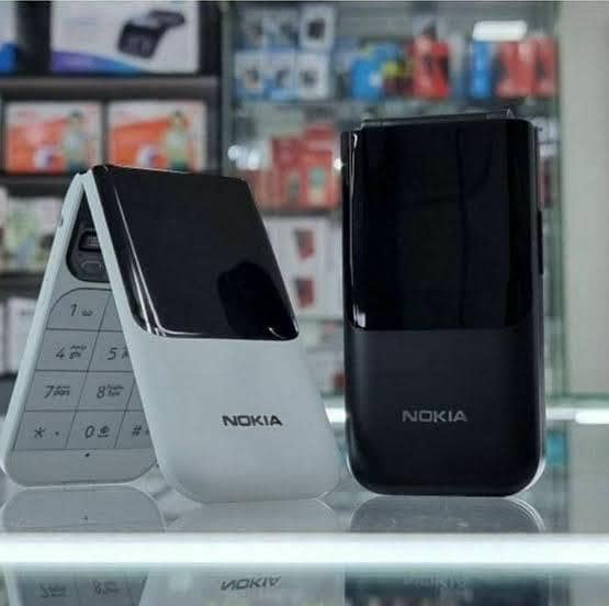 Nokia 2720 Flip Closed
